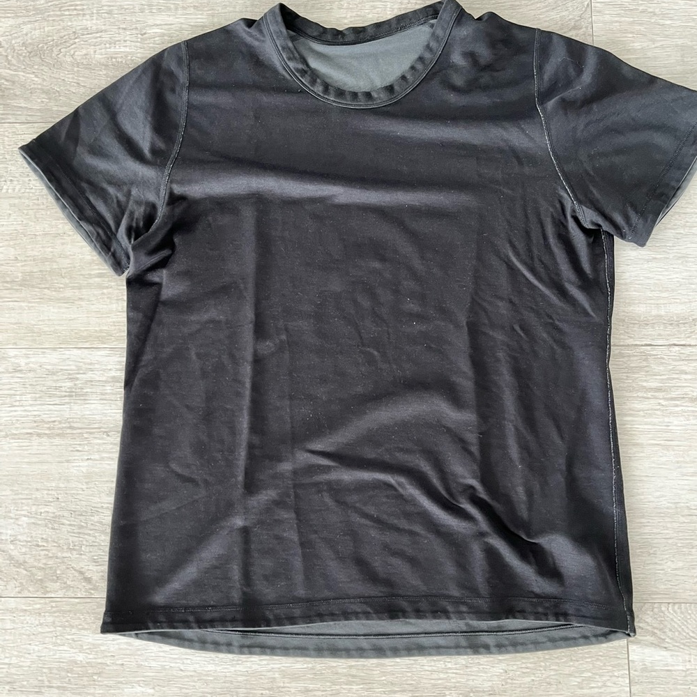 Lululemon mens black/grey reversible tee